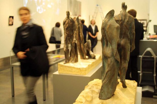 Die Bronzeplastiken von Maciej Zchowicz in der Ausstellung "Löwen und Meerjungfrauen". Foto: Ralf Julke