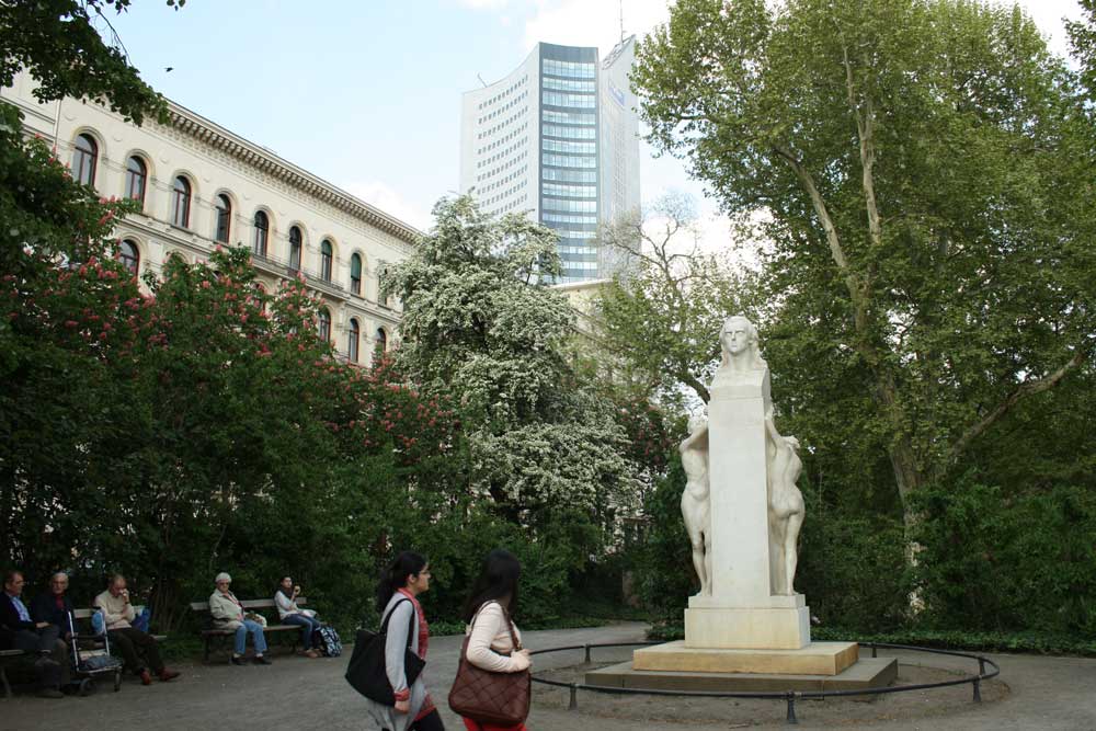Das Schillerdenkmal in der Lennéanlage. Foto: Ralf Julke