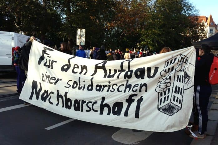 Heute trafen sich Connewitzer Anwohnerinitiativen „Vernetzung Süd“ und „Ciao Bella Vista“ und eine Sprecherin von „Deutsche Wohnen und Co enteignen“ aus Berlin. Foto: Luise Mosig