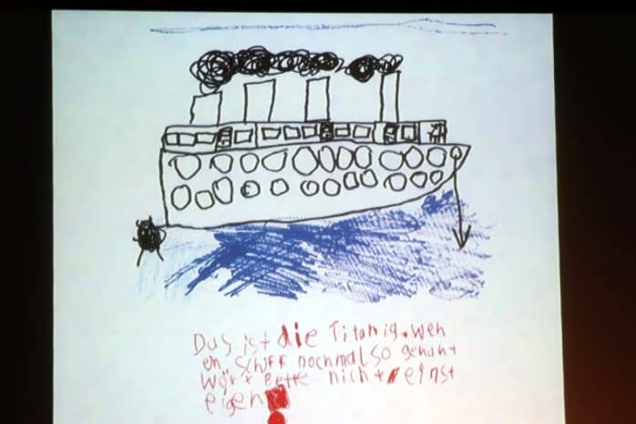 Die Titanik und ein wichtiger Warnhinweis - nicht einsteigen! Foto: L-IZ.de