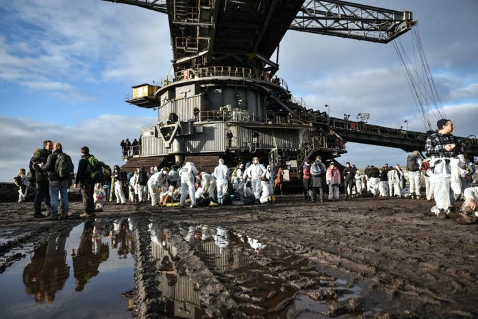 Bei der friedlichen Aktion im Tagebau Peres gab es bis auf 40 "Abtransporte" keine ID-Feststellungen durch die Polizei. Foto: Tim Wagner