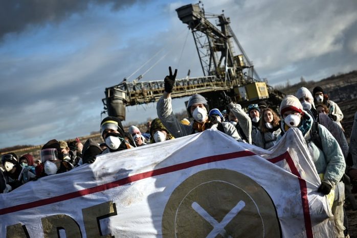 Ab zirka 9 Uhr ist am 30. November in der Lausitz aber auch im Leipziger Kohlerevier im Tagebau Peres "Ende Gelände" vor Ort. Foto: Tim Wagner