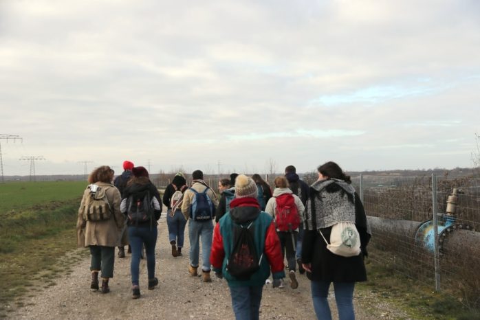 Fridays for Future Leipzig auf den letzten Metern zum Tagebau Peres. Foto: Michael Freitag