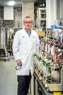 Aus Exkrementen und ungenutzten Stoffen Energie gewinnen: Dr. Falk Harnisch ist weltweit f&uuml;hrend dabei. Foto: Klaus-Dieter Sonntag/UFZ