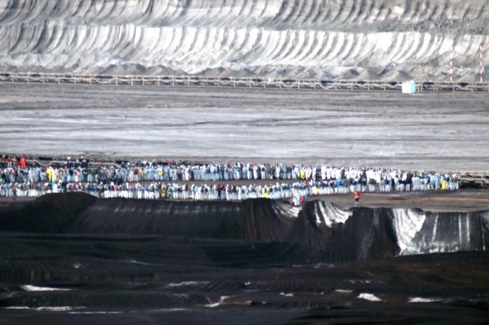 "Ende Gelände" bildet unterdessen einen Kreis. Foto: Michael Freitag