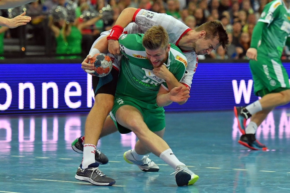 Maciej Gebala im Zweikampf mit Stefan Salger. Foto: Rainer Justen