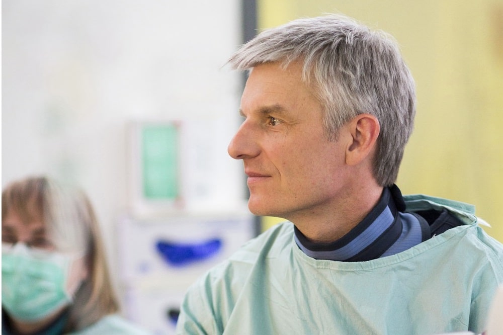 Prof. Albrecht Hoffmeister, Bereichsleiter der Interdisziplinären Endoskopie und Sonografie am UKL, lädt zum Patiententag Neuroendokrine Tumoren am 26. November. Foto: Stefan Straube / UKL
