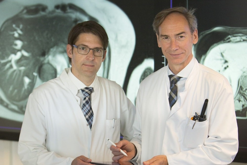 Prof. Thomas Berg (re.), Leiter der Sektion Gastroenterologie/Hepatologie, und Prof. Daniel Seehofer (li.), Leiter des Bereichs Hepatobiliäre Chirurgie und Viszerale Transplantation, leiten den Patiententag Lebertransplantation Foto: Stefan Straube / UKL