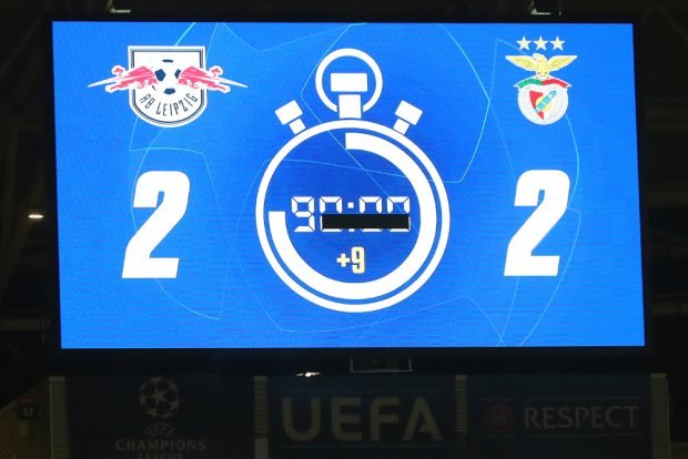 In der 89. Minute stand auf der linken Seite noch eine Null. Foto: Gepa Pictures