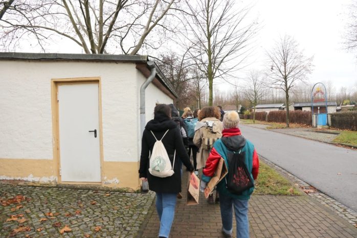 Vorbei an beeindruckenden Sehnswürdigkeiten in Neukieritzsch auf den FFF-Spaziergang am Samstag. Foto: Michael Freitag