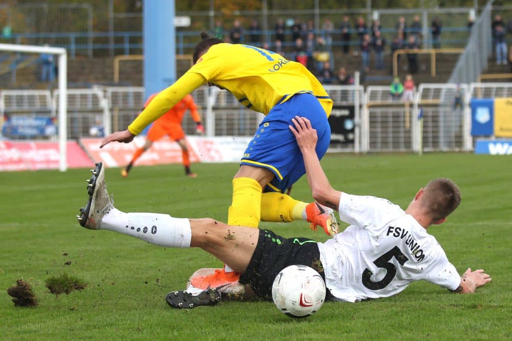 Zuweilen flogen die Fetzten, am Ende wurden die Punkte friedlich geteilt. Foto: Jan Kaefer