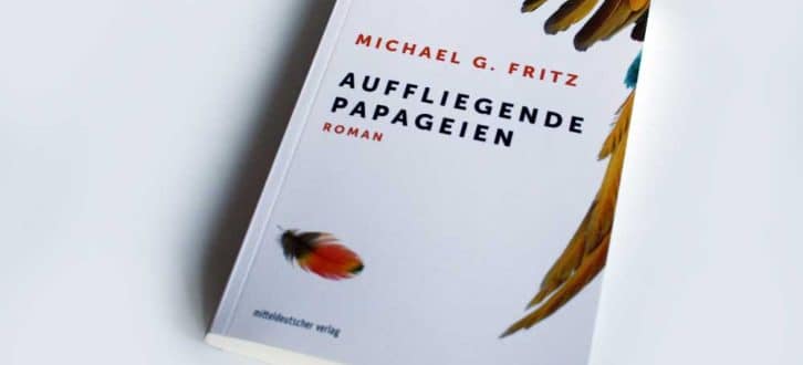 Michael G. Fritz: Auffliegende Papageien. Foto: Ralf Julke
