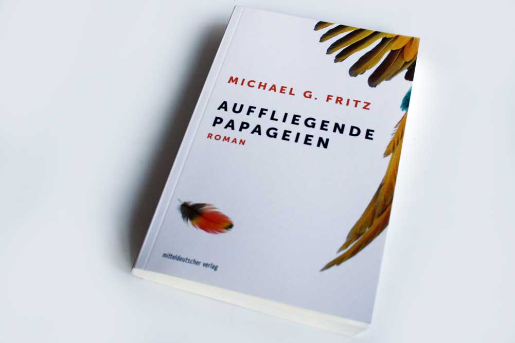 Michael G. Fritz: Auffliegende Papageien. Foto: Ralf Julke