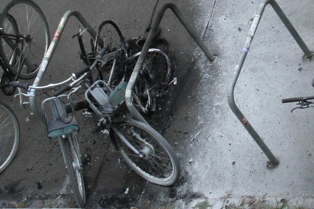 Verbrannte Nextbike-Räder in der Bernhard-Göring-Straße. Foto: Ralf Julke