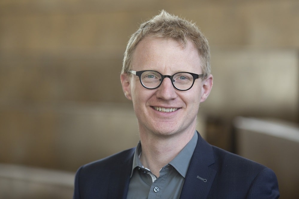 Prof. Georg Schomerus, Direktor der Klinik und Poliklinik für Psychiatrie und Psychotherapie am UKL, leitet das Symposium zu Ehren des verstorbenen Leipziger Psychiaters Prof. Klaus Weise. Foto: Stefan Straube / UKL