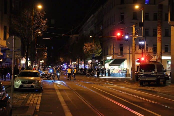 Trotz verschiedener Absperrungen kommt es zu keinen nennenswerten Verkehrsbeeinträchtigungen. Foto: L-IZ.de