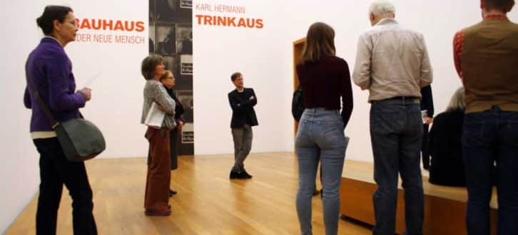 Eingangssituation in die Ausstellung „Karl Hermann Trinkaus. Bauhaus - Der neue Mensch“. Foto: Ralf Julke