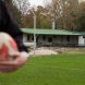Die Sanierungsarbeiten im Sozialgebäude auf dem Sportgelände „An der Parthe“ kommen nicht zum Ende. Jetzt gibt es Streit. Ums Geld. Aber das ist weg. Foto: Michael Billig