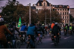 Eine Fahrraddemo in Leipzig. Wie es wohl w&auml;re, wenn mehr Leipziger aufs Rad steigen? Foto: Tobias M&ouml;ritz