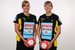 Das Leipziger Schiedsrichterinnen-Gespann Jennifer Eckert (li.) und Maria Ludwig pfeift seit 2018 in der 1. Bundesliga. Foto: Michael Kleinjung
