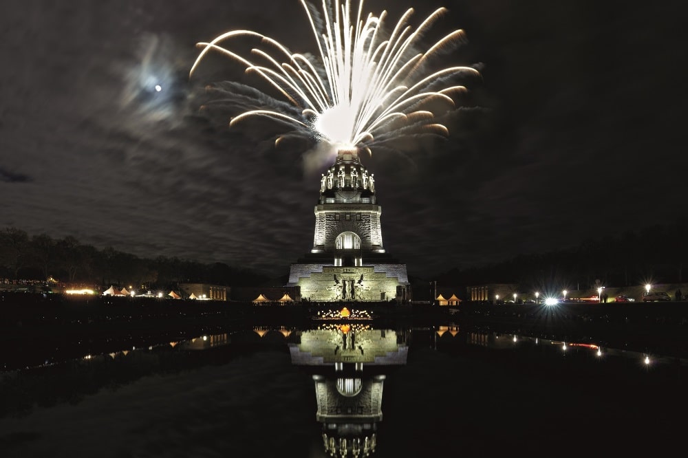 Feuerwerk am Völkerschlachtdenkmal. © Bertram Kober/PUNCTUM