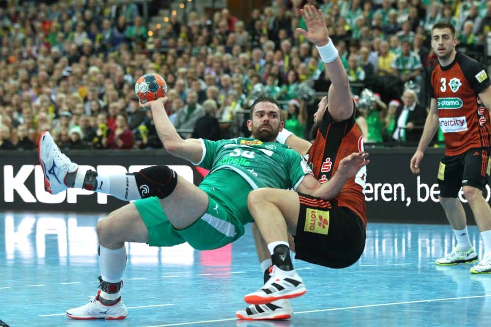 Leipzig blieb gegen Hannover stabil - so wie hier Alen Milosevic gegen Ilija Brozovic. Foto: Jan Kaefer