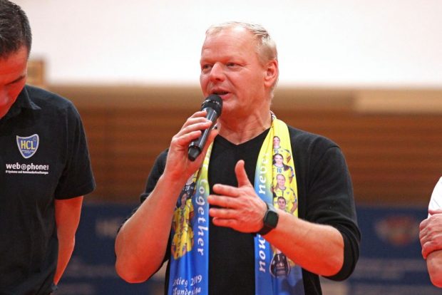Der neue HCL-Präsident Thomas Conrad stellte sich in der Halbzeitpause vor. Foto: Jan Kaefer