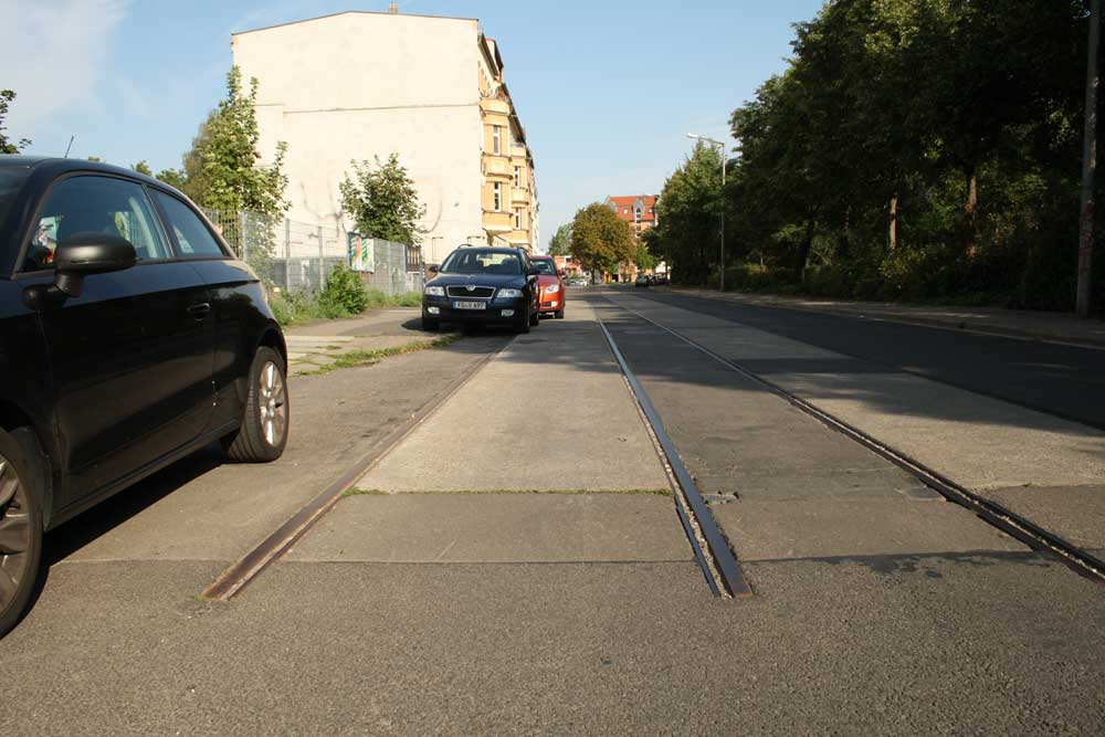 Stillgelegte Gleise in der Hermann-Liebmann-Straße. Foto: Ralf Julke