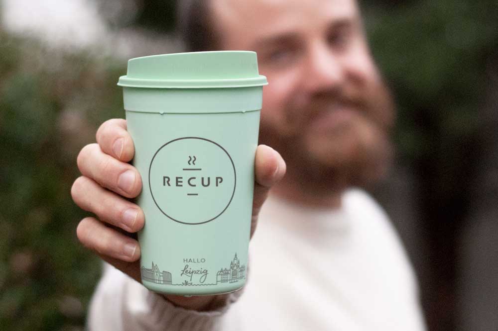 Die neuen RECUP-Becher mit Leipzig-Motiv. Foto: BUND Leipzig