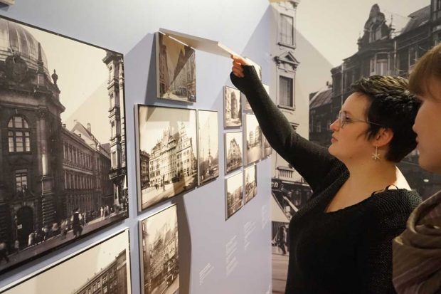 Blick in die Ausstellung "Silber auf Glas". Foto: Stadtgeschichtliches Museum Leipzig