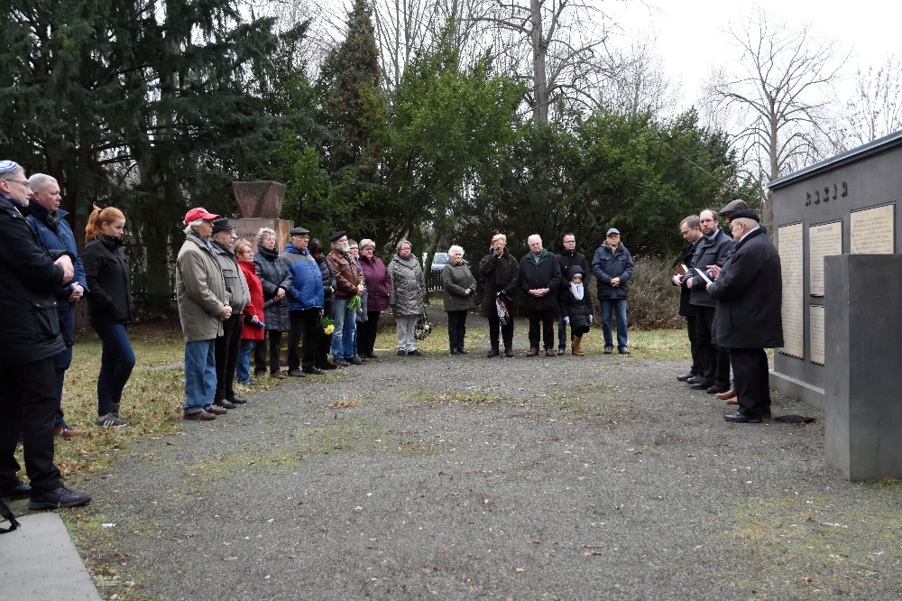 Gemeinsames Gedenken am Ehrenhain. Quelle: Stadtverwaltung Borna