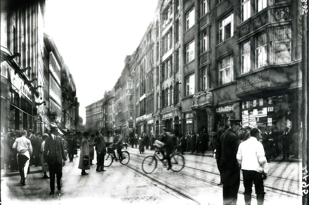 Brühl/Nikolaistraße, Geschäftshaus Rauchwaren Gebrüder Felsenstein, um 1920 © SGM