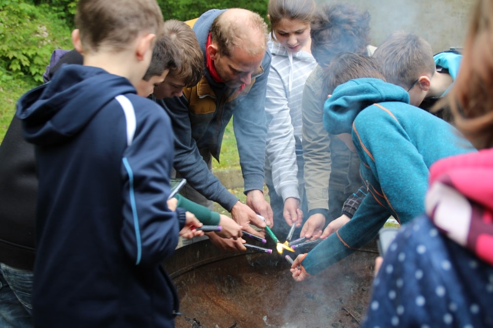 KAOS Wochenendakademie. Besuch beim Pyrotechniker. Foto: Kulturwerkstatt KAOS, F. Blum