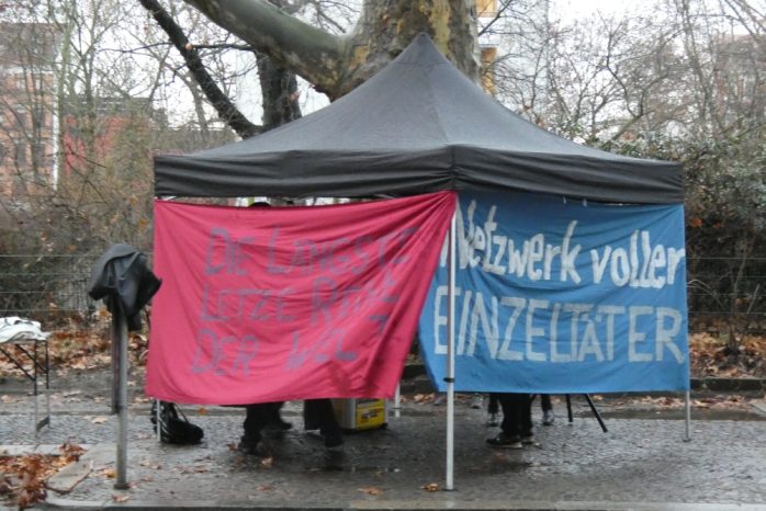 Protest von linken Aktivisten vor dem Amtsgericht. Foto: Lucas Böhme