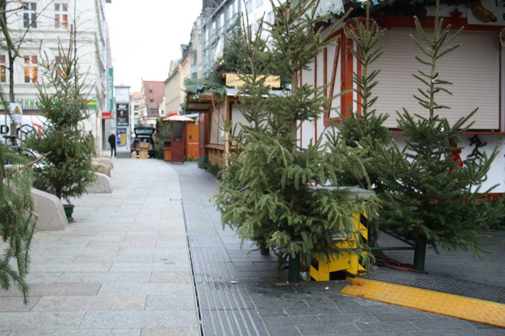 Blindenleitstreifen in der Grimmaischen Straße. Archivfoto: Ralf Julke