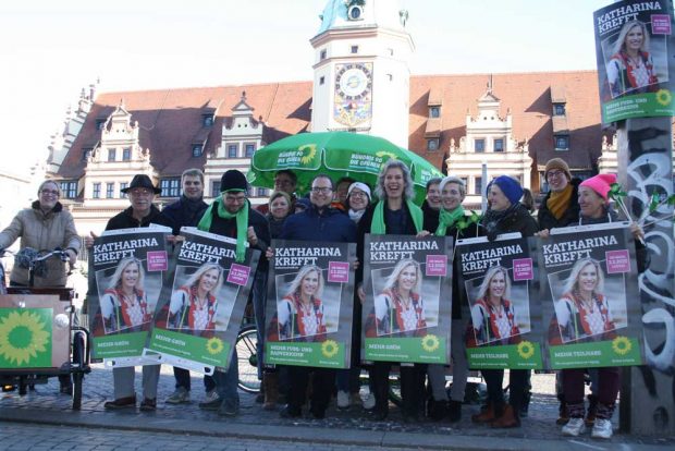 Katharina Krefft mit ihrem Wahlkampf-Team auf dem Markt. Foto: Ralf Julke
