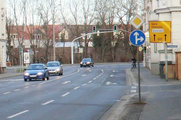 Sonntags etwas leerer: Blick von der Rödelstraße in Richtung Schleußiger Weg. Foto: Marko Hofmann