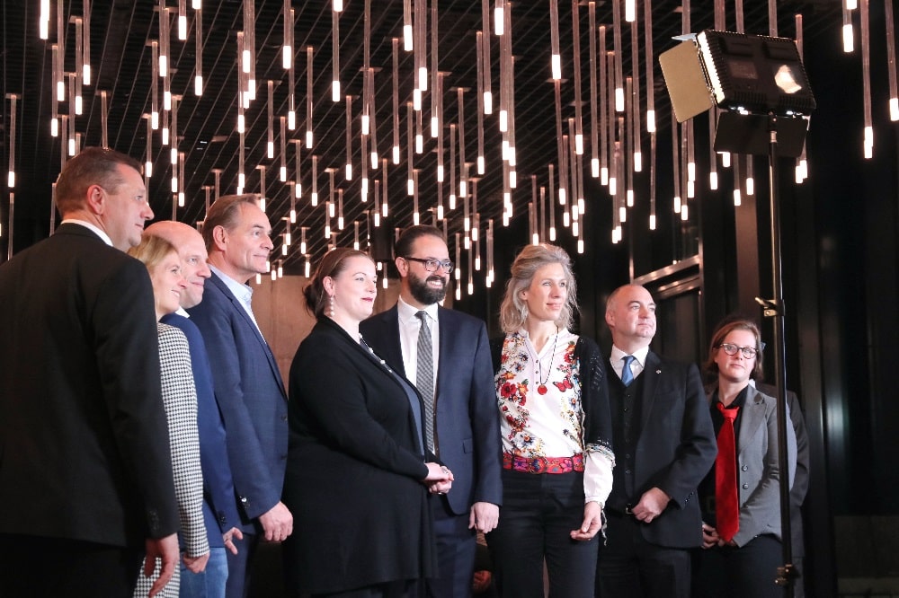 Die acht Kandidaten der OBM-Wahl beim Wahlpodium der IHK zu Leipzig. Ganz links im Bild: IHK-Präsident Kristian Kirpal. © Michael Freitag