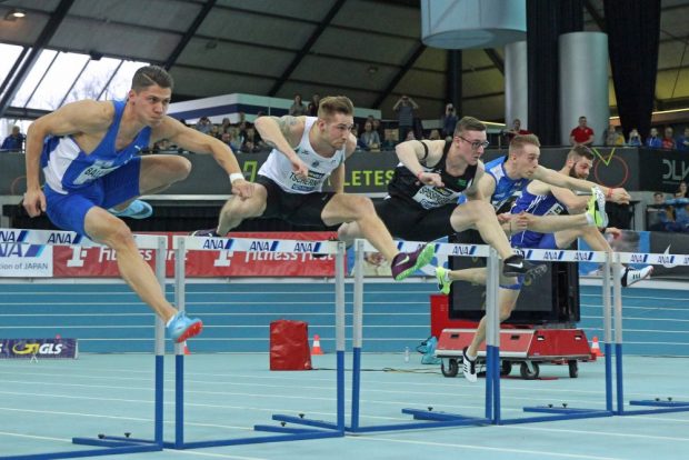 Florian Tschernikl (in weiß) verpasste das Hürden-Finale nur knapp. Foto: Jan Kaefer