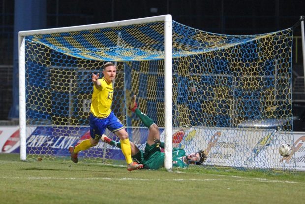 Robert Zickert bejubelt seinen Treffer zum zwischenzeitlichen 2:1 für Lok. Foto: Jan Kaefer
