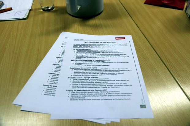 Die Liste der politischen ZIele in den kommenden 7 Jahren von der Linkspartei an OBM Jung. Foto: L-IZ.de