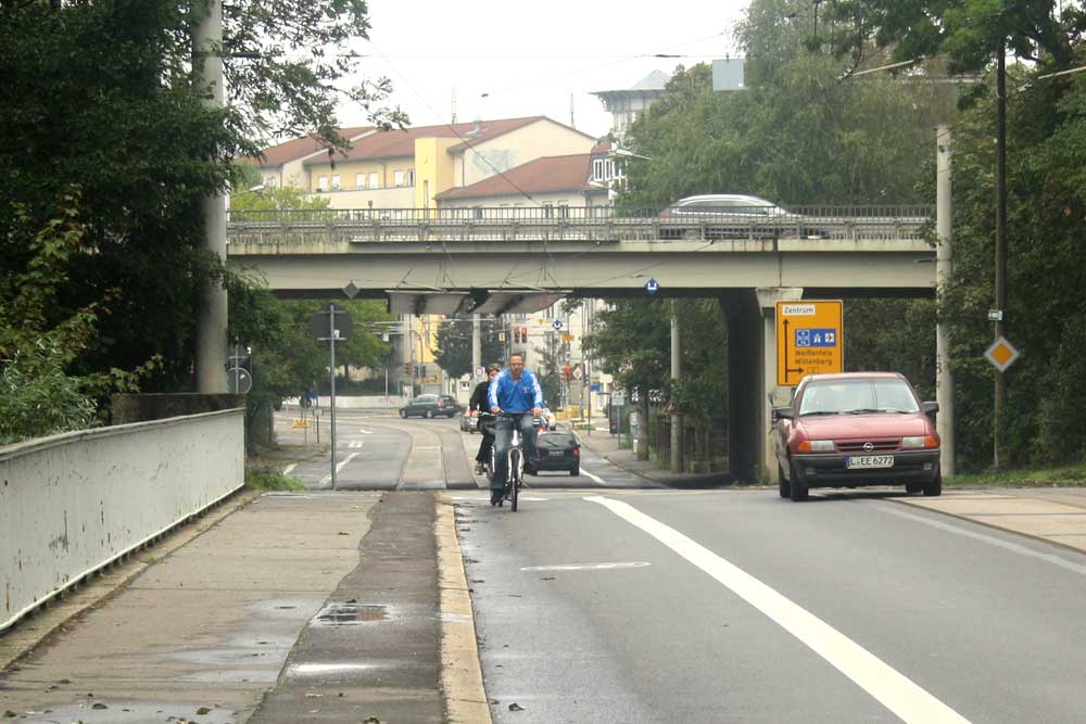 Die Brücke der B2 über die Koburger Straße. Foto: Ralf Julke