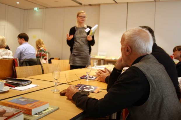 Franziska Haufe präsentiert "Manno!" aus dem Klett Kinderbuch Verlag. Foto: Ralf Julke