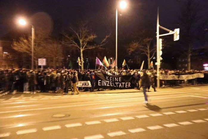 Gedenkdemonstration auf dem Otto-Runki-Platz. Foto: L-IZ.de