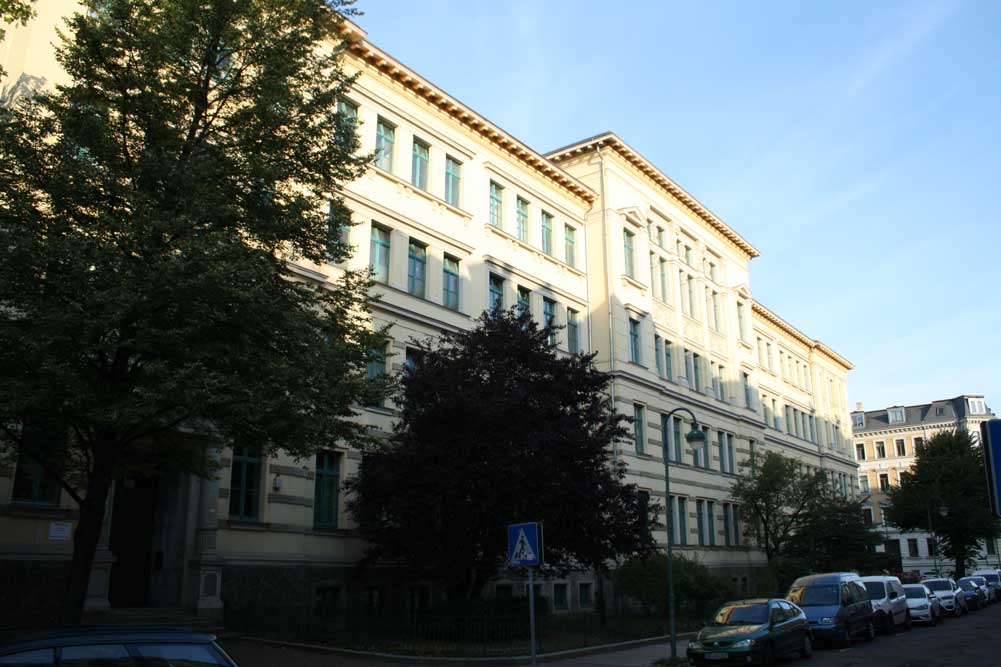 Das 1888 errichtete Schulgebäude in der Max-Planck-Straße 1-3. Foto: Ralf Julke