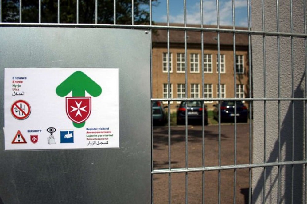 Tor der Erstaufnahmeeinrichtung in Dölitz. Foto: Alexander Böhm