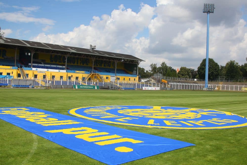 Wird in der kommenden Saison im Bruno-Plache-Stadion in der 3. Liga gespielt? Foto: Jan Kaefer