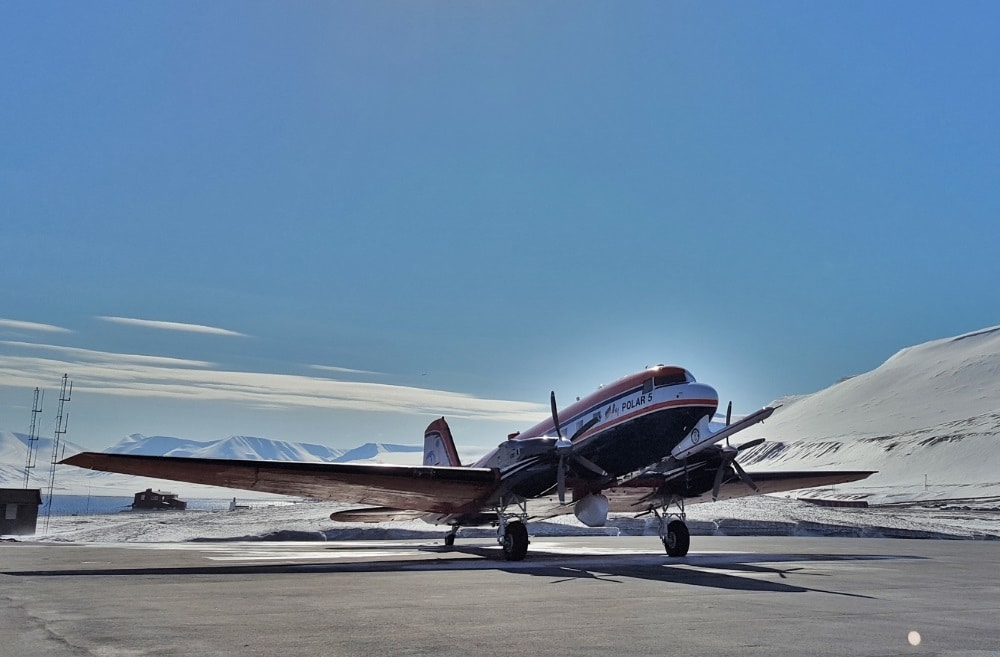 Das Forschungsflugzeug "Polar 5" des Alfred-Wegener-Instituts auf Spitzbergen. Foto: Universität Leipzig/Tobias Donth