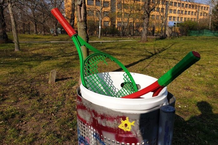 Nach ein paar Tagen zu Hause wird gespielt bis die Schl&auml;ger brechen. Foto: L-IZ.de