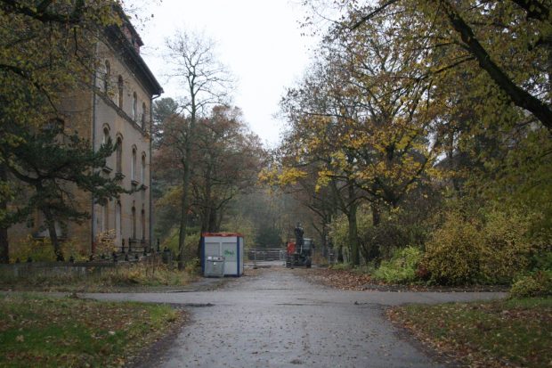 Blick ins Gelände des ehemaligen Parkklinikums Dösen. Foto: L-IZ